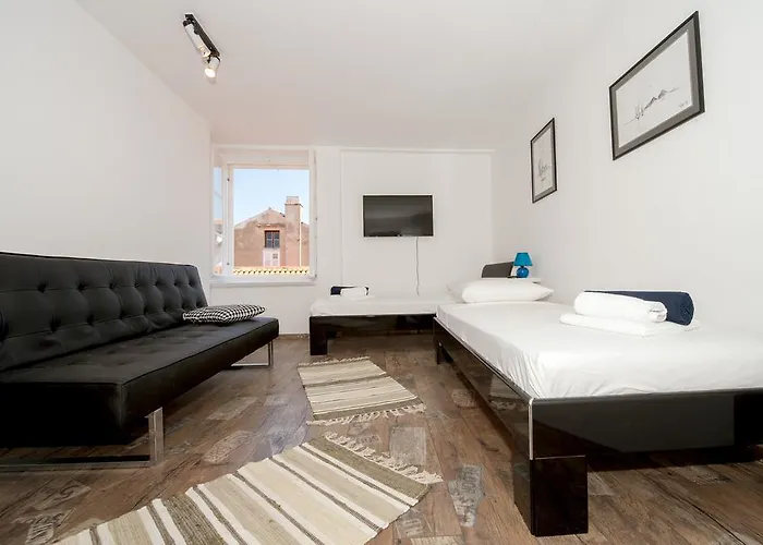 Peninsula Luxury Rooms